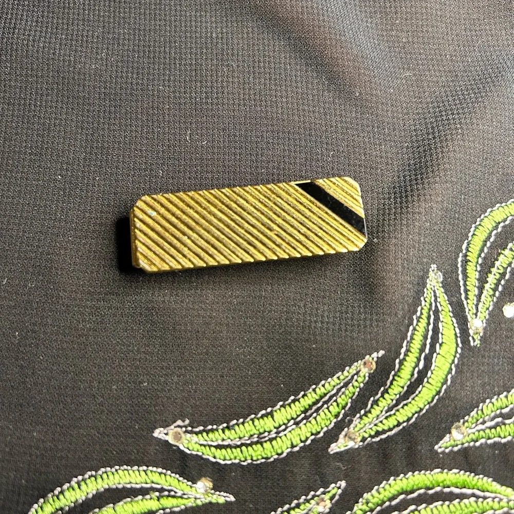 VTG Gold Tone Metal Money Clip, classic style. Unbranded